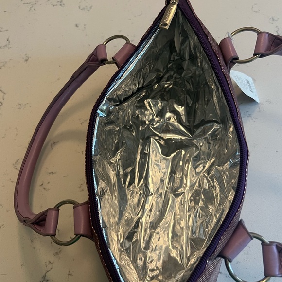 Insulated wine bag. NWT - Picture 2 of 3